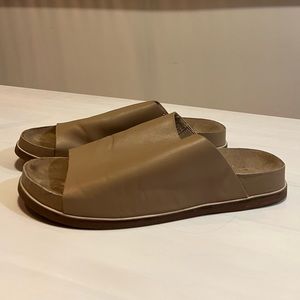 kelsi dagger brooklyn slides